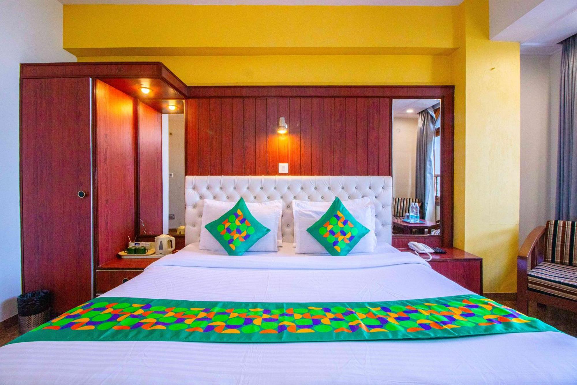 Treebo Varuna With Mountain View Shimla Exterior photo